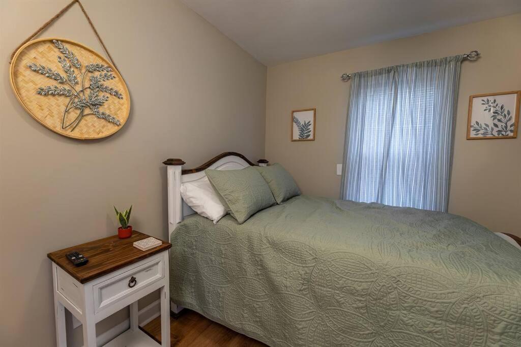 The Cardinal Nest A Cozy Cottage On Main St Saint Charles エクステリア 写真