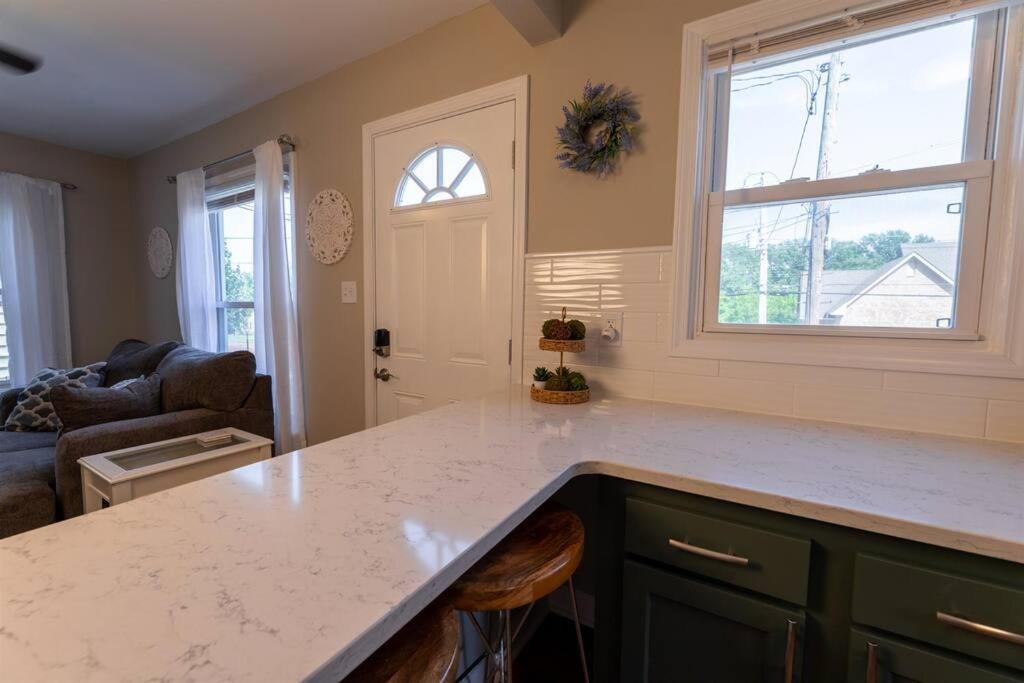The Cardinal Nest A Cozy Cottage On Main St Saint Charles エクステリア 写真
