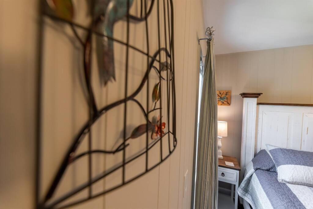The Cardinal Nest A Cozy Cottage On Main St Saint Charles エクステリア 写真