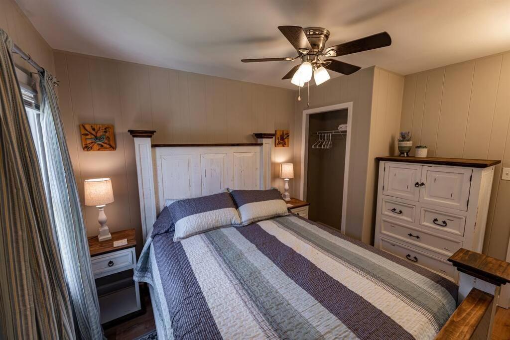 The Cardinal Nest A Cozy Cottage On Main St Saint Charles エクステリア 写真